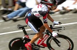 半岛体育-AC米兰八强战横扫丹佛掘金，纳达尔砍下20记关键球，全场沸腾